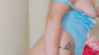 Curvy Chick Intense Rubbing Her Clit