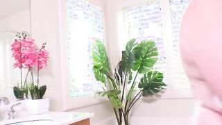 Naughty Tub With Fat Stunner Luna Storm