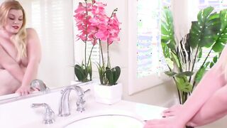 Naughty Tub With Fat Stunner Luna Storm
