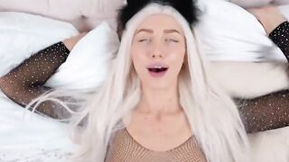 Sexy BLONDE with a Stunning Body Sucks a