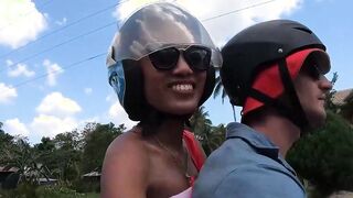 Public blowjob from his Thai girlfriend