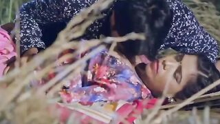 Desi Bhabhi Ko Ratme Khet Me Lejake Ki Chuday