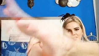 Blonde babe Gets Wild and Turned On live
