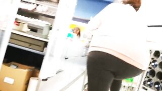 Toight like a tiger, ass into leggings