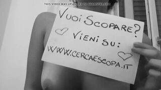 Bella ragazzina italiana into lingerie Cutie spompina il cazzo