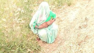 सरसो के खेत मे पकड़ के चोद दिया कमिने ने
