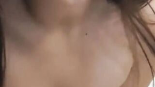 Good Bimbos Loves to Play Her Hole
