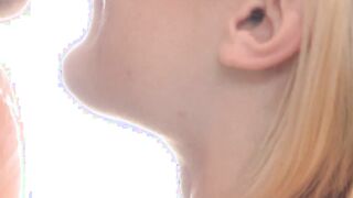 Ash Hollywood gives a perfect blowjob