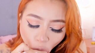 Endearing Babe Fucks Her Creamy Pussy