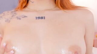 Endearing Babe Fucks Her Creamy Pussy