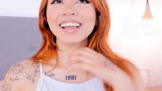 Endearing Babe Fucks Her Creamy Pussy
