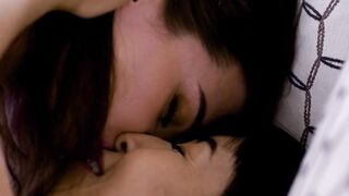 Cute Japanese MILF sucked shemales cock