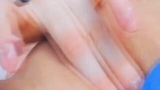Bae Bombshell Finger Plays Her Hole