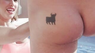 Big Ass Cunt With Mouth Give A ORAL SEX Inside The Pool