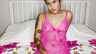 Asian Lily Koh posed before masturbation