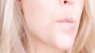 Blonde sexy With Incredible Sexy Face Banging Her Holes