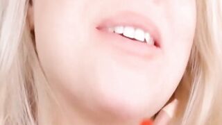 Blonde sexy With Incredible Sexy Face Banging Her Holes