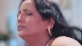 Padoshvali Aunty Ko papa ne pel diya