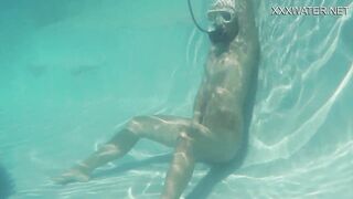Lidia Skukoha masturbates in the swimming pool