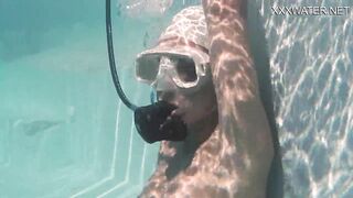 Lidia Skukoha masturbates in the swimming pool