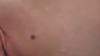 구경 못하는 꽤 밝다 금색 루시 재화의 멋진 허벅지와 유방이 세estedادا 피스가 될 것입니다.