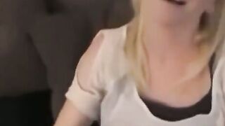 구경 못하는 꽤 밝다 금색 루시 재화의 멋진 허벅지와 유방이 세estedادا 피스가 될 것입니다.