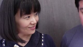 Japanese tea ceremony instructor substitutes bulge for whisk