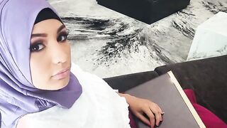 My hijab stepsister wants to become prom queen