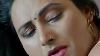 Desi Mature Bhabhi Sex with Boss In Office
