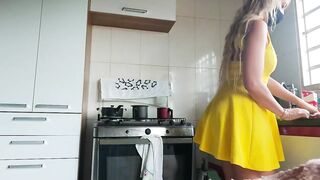 Housewifes Beauty yellow dress