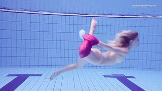 Russian babe goddess Elena Proklova swims naked