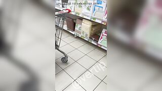 Vertipopka vertip Supermarket outdoors flash. December 2020