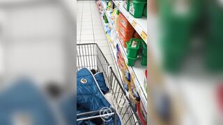 Vertipopka vertip Supermarket outdoors flash. December 2020
