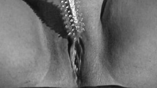 B&W VAGINA\ласкаю свою письку игрушкой