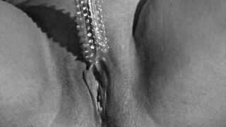 B&W VAGINA\ласкаю свою письку игрушкой