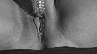 B&W VAGINA\ласкаю свою письку игрушкой