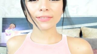 Hot babe  Masturbate And Fingers Her Pussy
