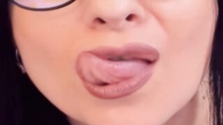 Hot housewife home alone gaping and paying with her wet pussy