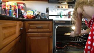 sexy Mom makes Pizza. Twat and Booty Exposed