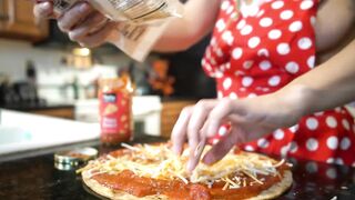 sexy Mom makes Pizza. Twat and Booty Exposed
