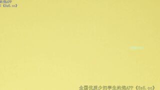 女友性感漂亮的美女表姐勾搭了很久如愿以偿酒店啪啪,特别敏感刚操一会就高潮的乱舔,还说鸡巴比她老公的长!