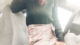 GODDESS, ALONE, BIMBO WANTS TO MASTURBATE INSIDE HER CAR IN THE PARKING