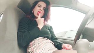 GODDESS, ALONE, BIMBO WANTS TO MASTURBATE INSIDE HER CAR IN THE PARKING