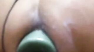 masturbandome con una vela en el culo