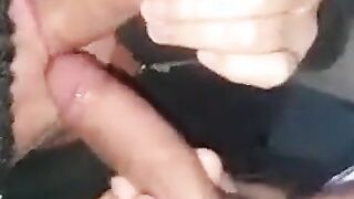 Com dois moleques que conhece  no paredao