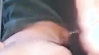 Com dois moleques que conhece  no paredao