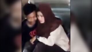 indonesian-ngintip jilbaber grepe dan ciuman