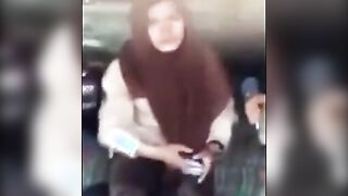 indonesian-ngintip jilbaber grepe dan ciuman