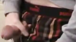 sagger boy cumming in the table