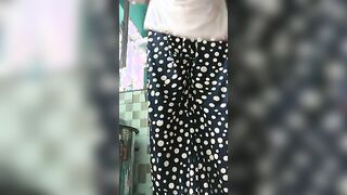 Xxx aunty showing her body